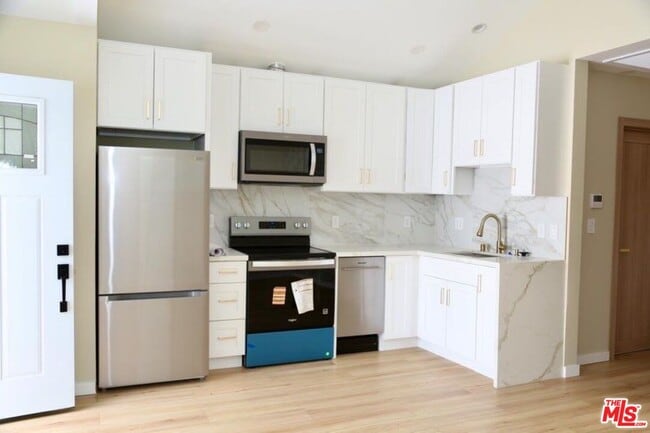 Building Photo - 8235 Alcove Ave