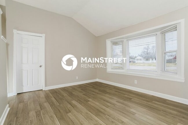 Photo - 3 Bedroom Pet-Friendly Home in LOUISVILLE, KY with Main Street Renewal