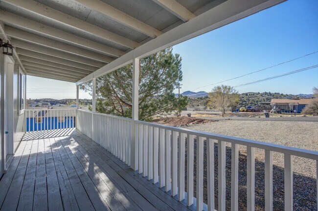 Photo - 2 Bedroom, 1 Bath Home For Rent in Diamond Valley!