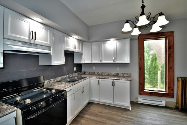 Photo - 710 W 4th St Townhome