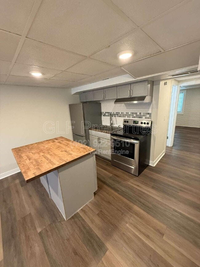 Building Photo - 1306 1/2 1st Avenue Unit 2
