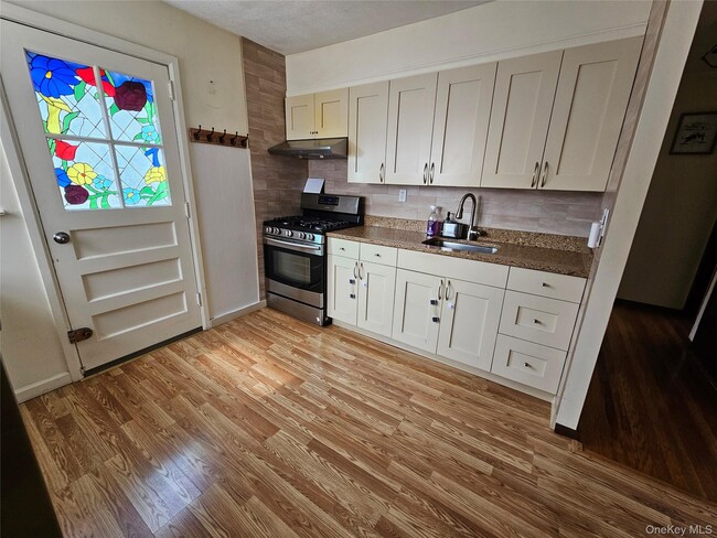 Photo - 248-41 Thebes Ave