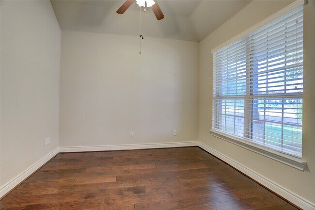 Photo - 606 Sabinal St