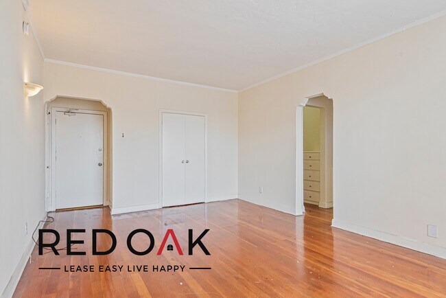 Photo - Welcome to This Charming Studio Featuring ... Unit 306