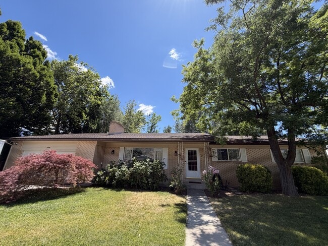 Photo - 2480 Eastbourne Dr