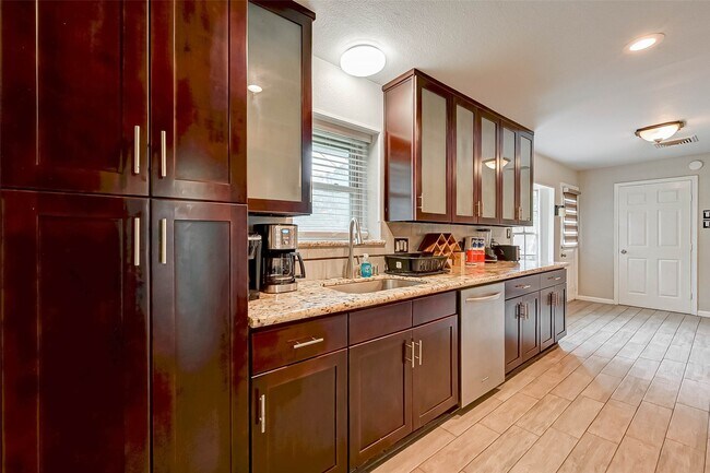 Photo - 6119 Reamer St