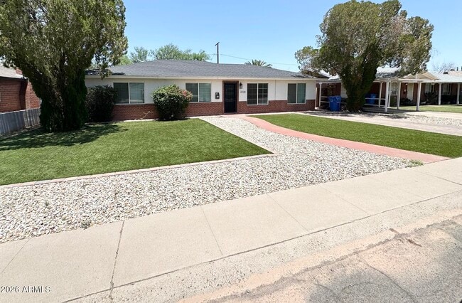 2220 E Heatherbrae Dr