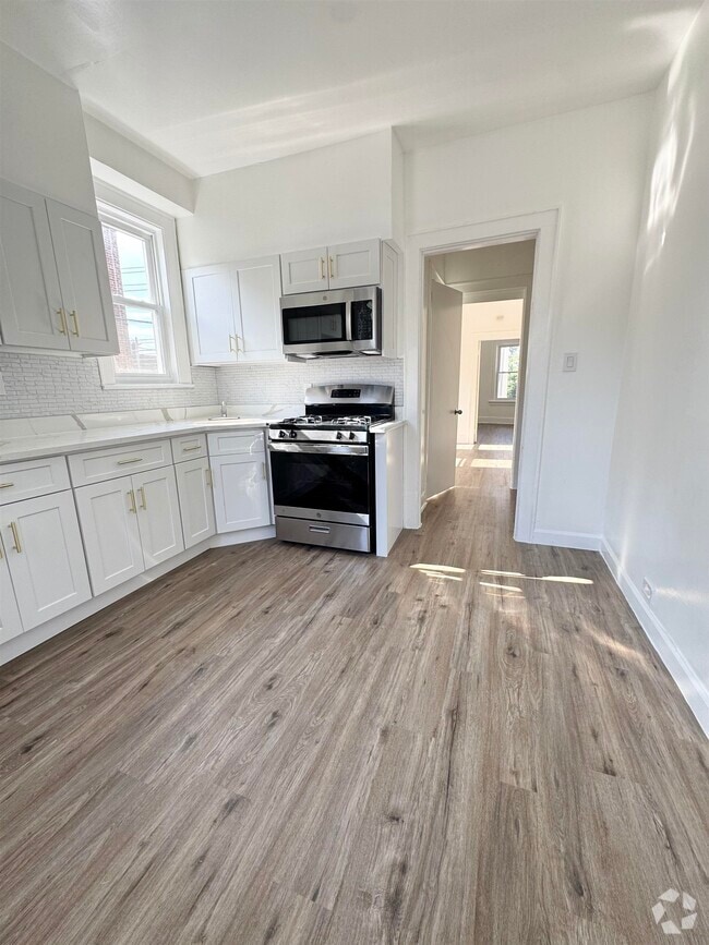 Building Photo - 1517 Union Turnpike Unit 1 Rental