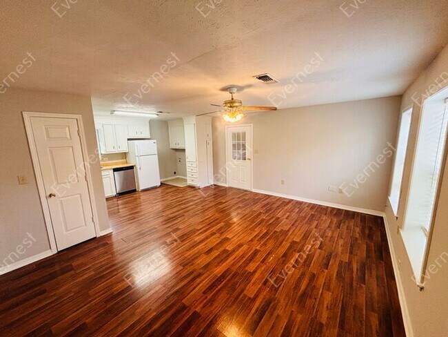 Photo - 1460 May Ave