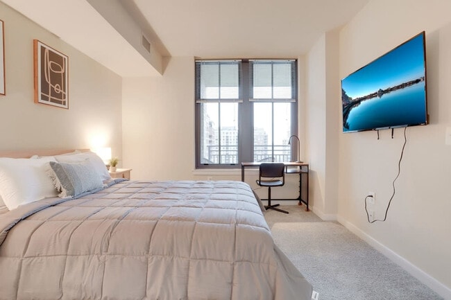 Photo - 550 14th St S Unidad FL15-ID1022440P