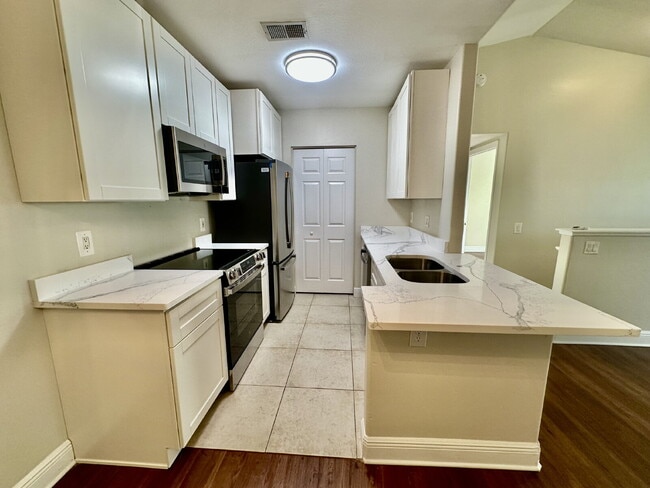 Photo - One Bedroom Renovated Condo at Plantation Point! Unidad 803