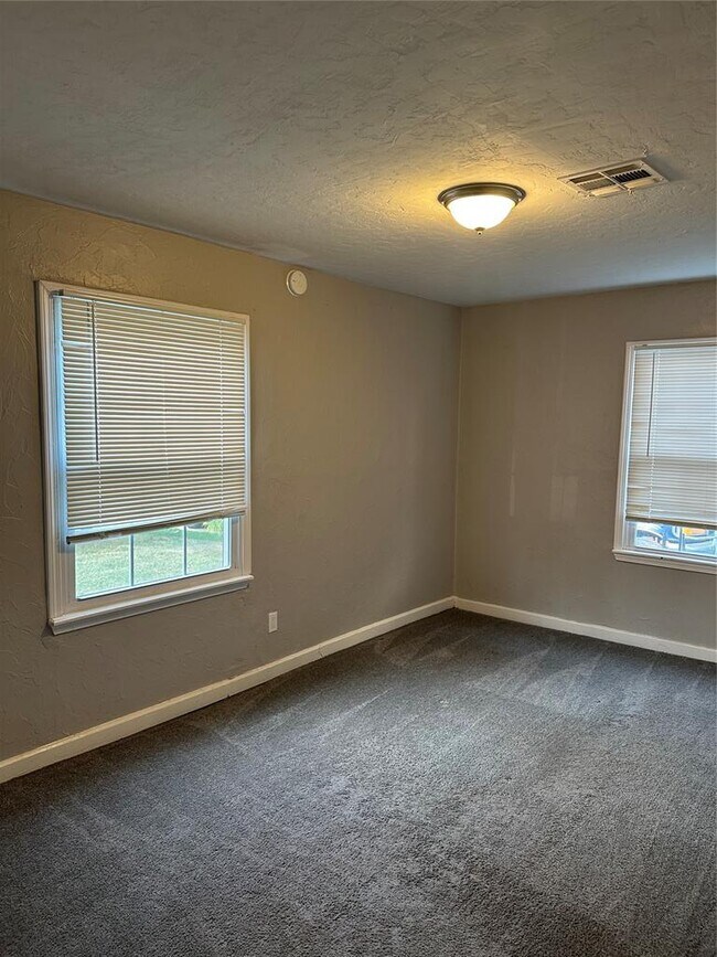 Photo - 220 W Jacobs Dr