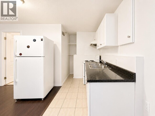 Photo - 5838 Kerr St