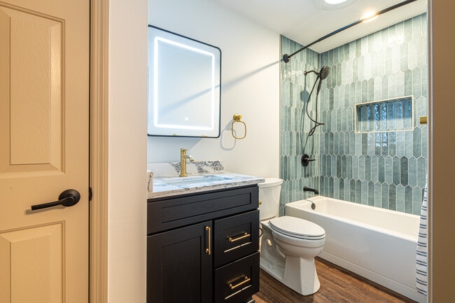 Photo - 632 Applegate Ln