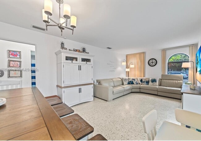 Photo - 1136 NW 34th Ave Unidad Main