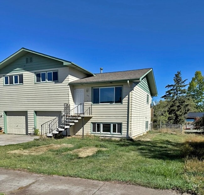 Building Photo - 306-308 N 19th Unit 306 N 19th Rental