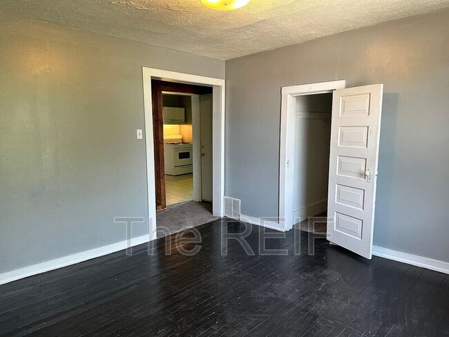 Building Photo - 109 W Maple St Unit #2 Rental