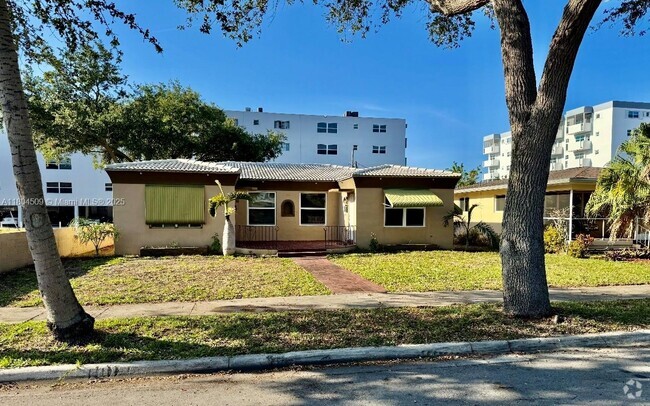 Building Photo - 1747 Adams St Unit 1 Rental