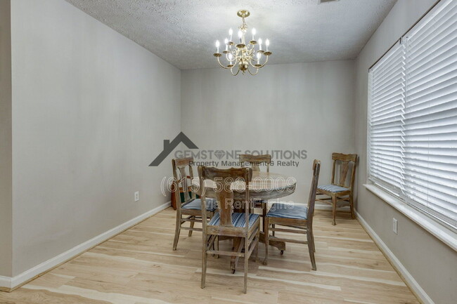 Photo - 668 Flintlock Ct