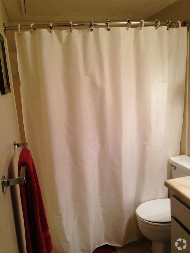 Baño - Plaza Square Apartments