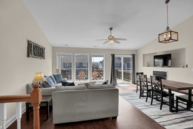 Building Photo - 828 N New River Dr Unit ID1302678P Rental