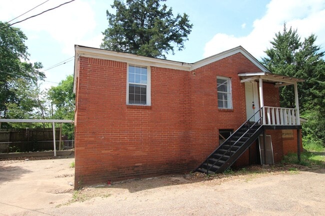 Photo - 1420 E Houston St Unit 1420 1/2 Houston- Garage Apt