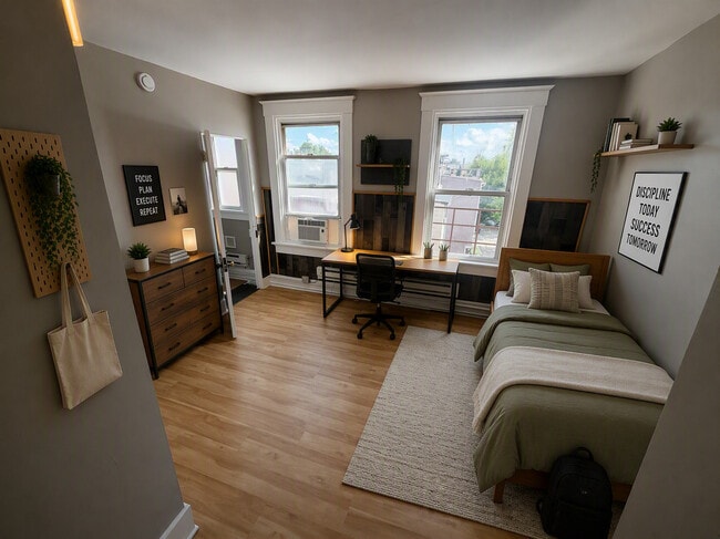 Photo - 231 W McMillan St