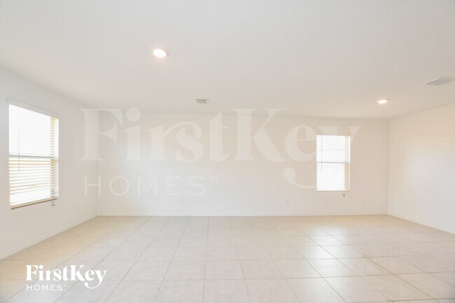 Photo - 1061 Crestview Dr