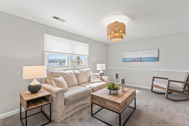 Building Photo - 445 S Riverside Dr