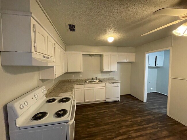 Photo - 7206 Avenue W