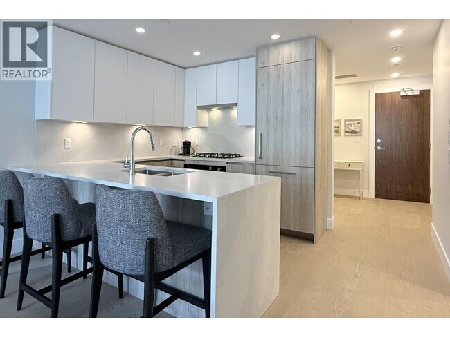 423 6th St Unit 2-BDRM