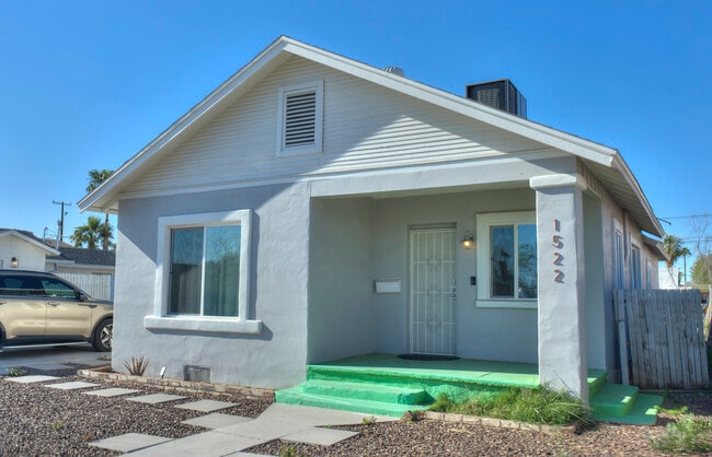 Building Photo - 1522 E Pierce St