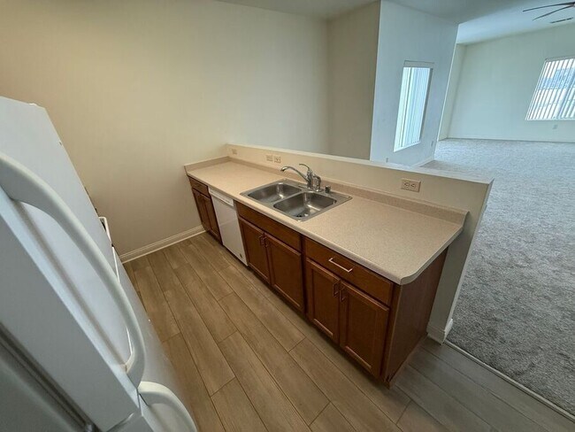 Photo - 1923 63rd St Unidad 301