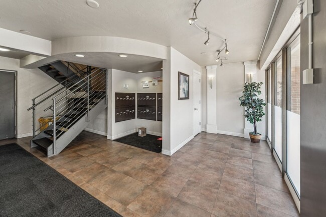 Photo - 2121 N Cambridge Ave