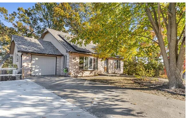 Photo - 42 Eriboll Ln