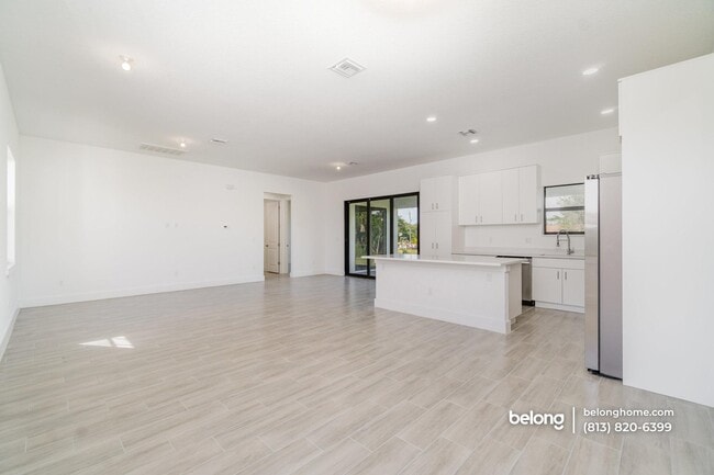 Photo - 15633 Lakeland Cir