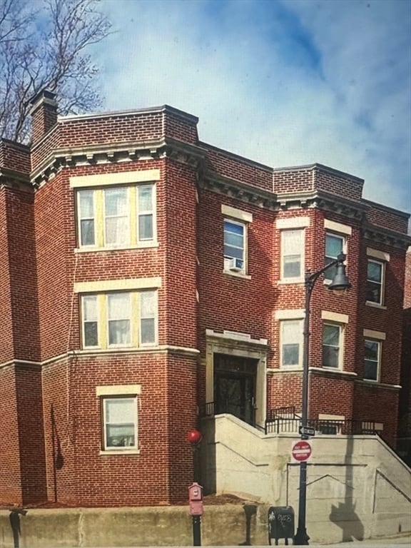 Building Photo - 1725 Commonwealth Ave Unit 5