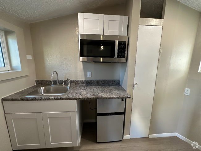 Building Photo - 180 N Glenwood St Unit B Rental