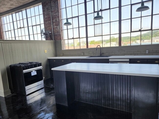 Loft Kitchen - 600 Virginia St W Unit C