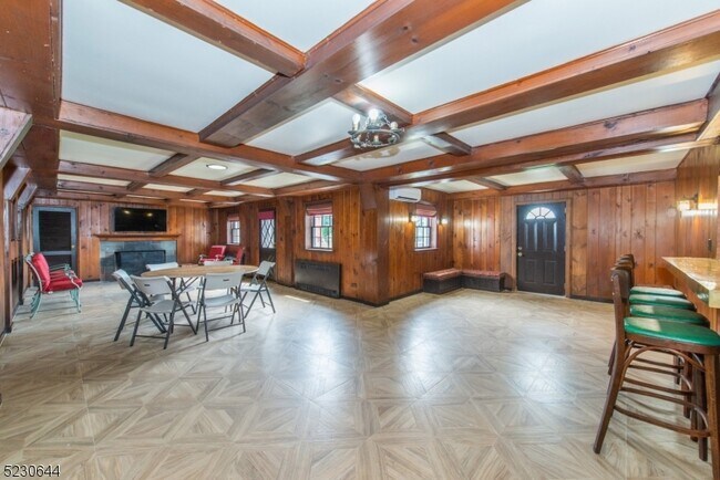 Photo - 395 Grove St