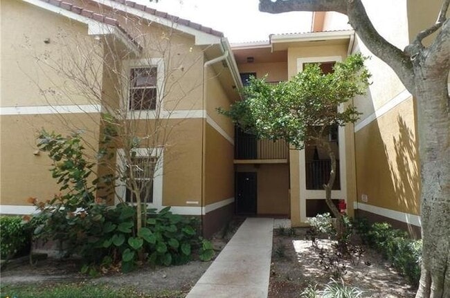 Building Photo - 8781 Wiles Rd Unit 201
