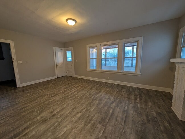 Photo - 2184 Wascana Ave