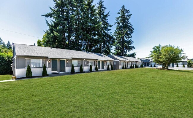 Photo - Emerald Greens Apartments