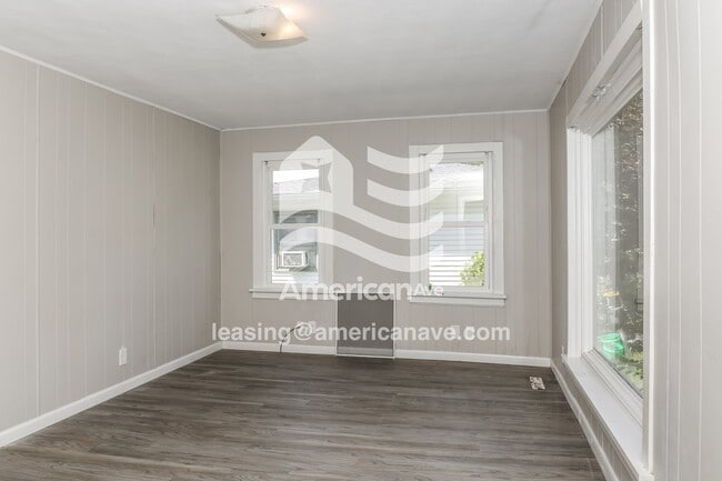 Photo - 609 W 33rd St