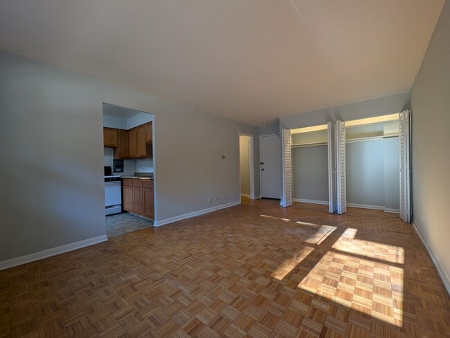 Photo - 502 W Briar Pl