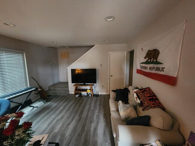 Photo - 20077 Redwood Rd