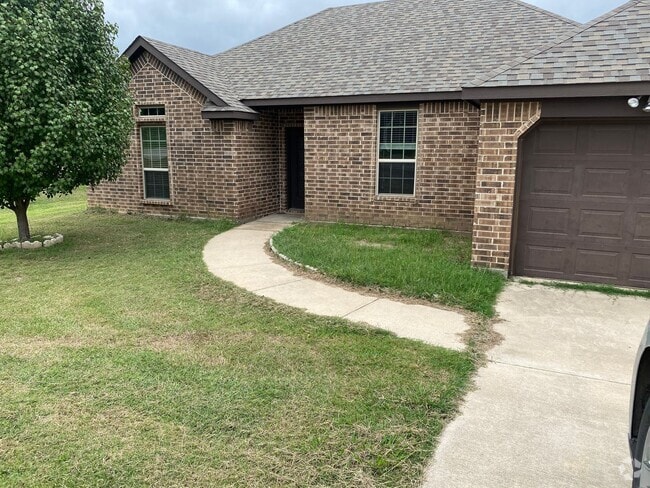 Building Photo - Charming 3-Bedroom Home Just Minutes from ...