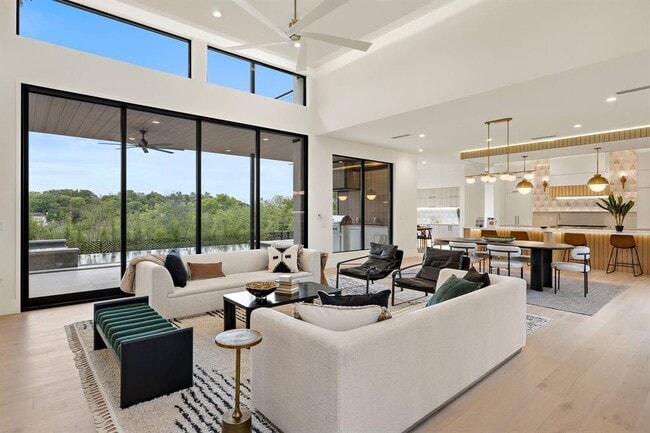 Photo - 2401 Oakhaven Cir