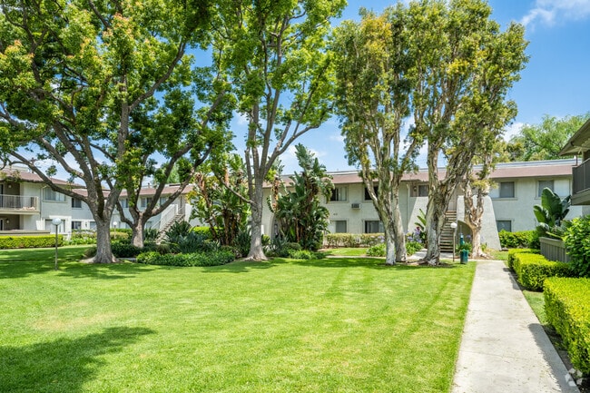 Strada Apartments