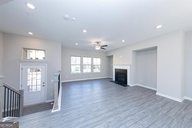 Photo - 272 Commons Ave